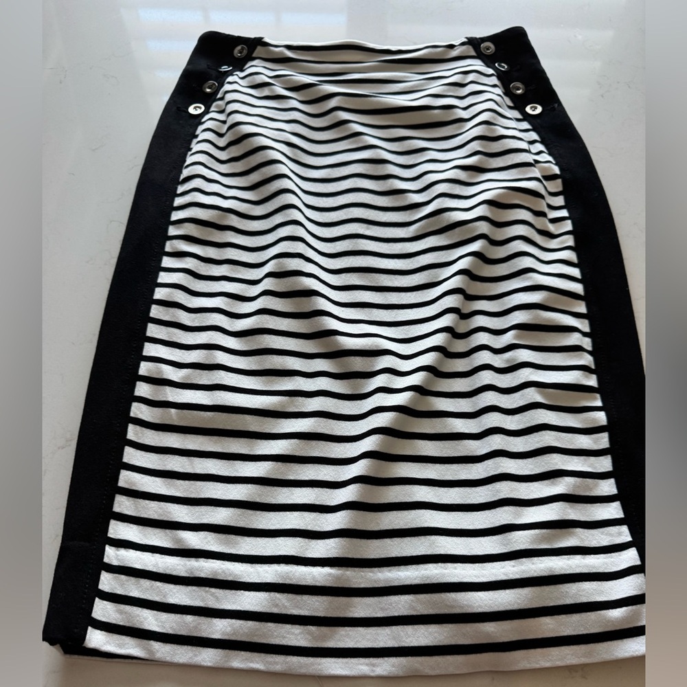 White House Black Market Monochrome Striped Soft Pencil Skirt